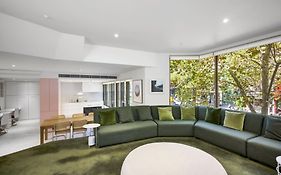 Stylish Bourke Street Urban Retreat In Melbourne Cbd